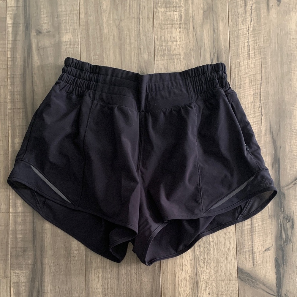 lululemon hotty hot shorts high rise 2.5”